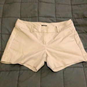 💕Ann Taylor Signature cream shorts